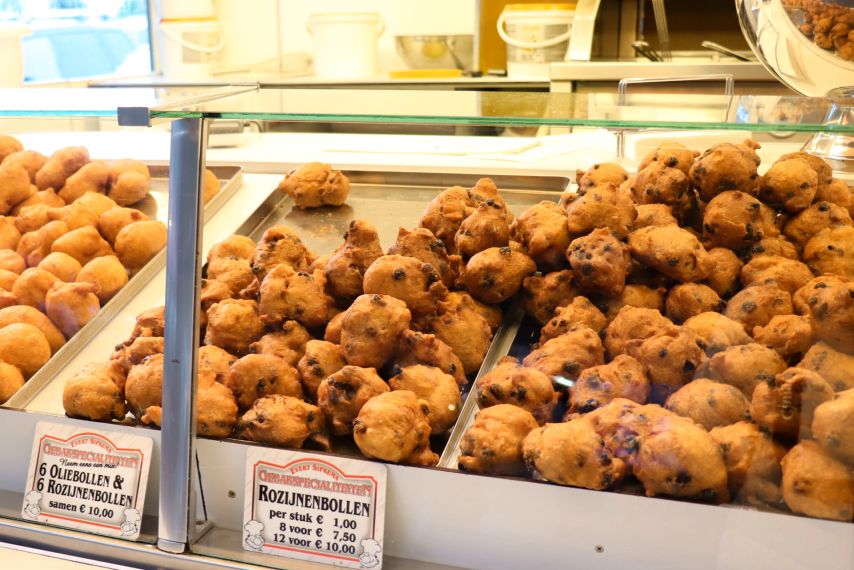 Oliebollen inleveren in vaten, plus blikkenservice.